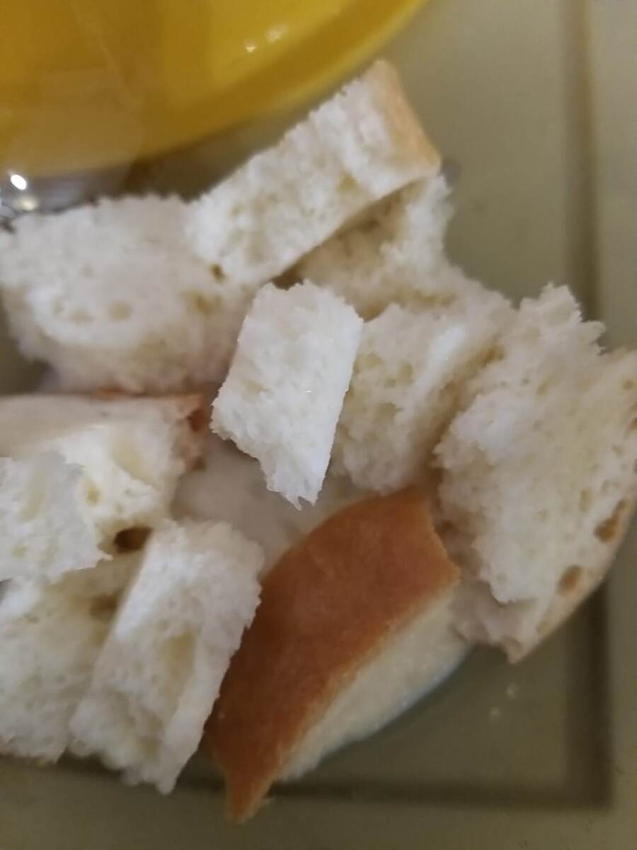 Батон в молоке