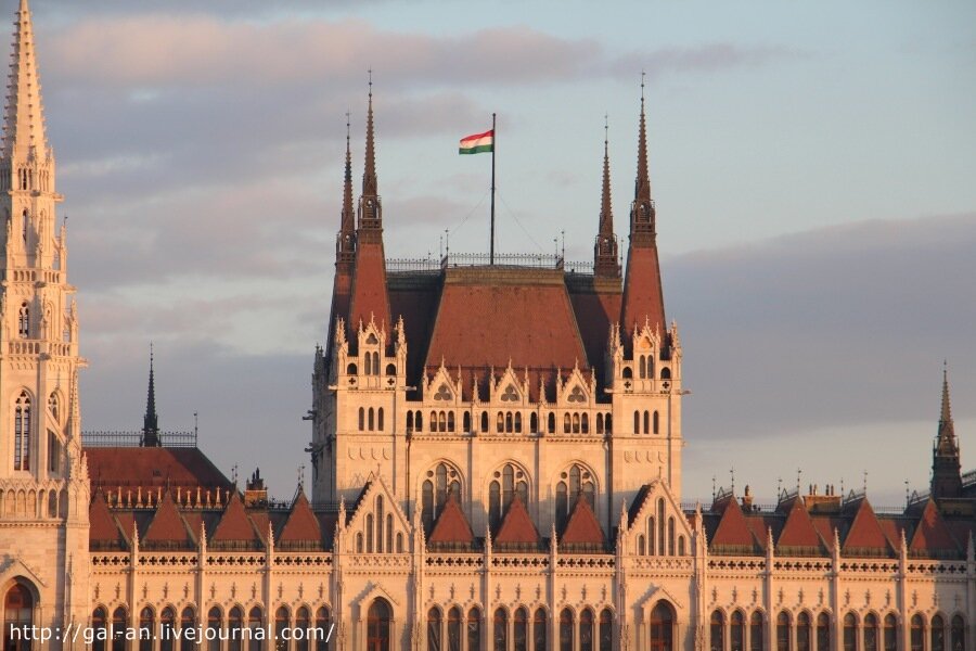 Детали здания венгерского парламента, фото автора. Листайте галерею