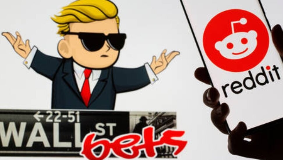 Инвесторам-любителям удалось обыграть Уолл-стрит в своей собственной игре, поэтому богатые и влиятельные быстро дали понять, что их любимый игорный зал не для сброда.  Если вы пропустили эту историю, вот несколько слов. Потенциально самая большая вещь, которая потрясла финансовую систему США после краха 2008 года, все началось с GameStop, розничного продавца видеоигр.  Уже под давлением конкурирующей модели цифровых закупок компания в прошлом году оказалась в очень тяжелом положении, поскольку ограничения и последующий экономический спад серьезно повлияли на ее бизнес.  Уловив запах крови в воде, акулы с Уолл-стрит начали кружить и продавать акции компании. Для тех, кто не знаком с терминами финансового рынка, продажа в шорт означает ставку на то, что что-то, что торгуется на рынке, упадет в цене, и попытки заработать на этом.  Спекулянт берет вещь - в данном случае акции GameStop - под процент и продает по текущей цене.  Когда цена падает (естественным образом или с небольшим подталкиванием заинтересованных сторон), они покупают вещь и возвращают ее тому, у кого они ее одолжили, забирая разницу. Однако, если игра идет не так, как надо, и цена растет, спекулянт теряет деньги.  Поскольку акции могут быть завышены - когда спекулянты занимают больше акций, чем их существует на рынке, - любой профессиональный инвестор знает, что нет предела тому, сколько можно потерять.  Если трейдеры паникуют, они попытаются сократить убытки и поспешат купить по повышенной цене, что будет способствовать еще более быстрому росту, который называется коротким сжатием. В этом месяце акции GameStop испытали кратковременное сжатие, во многом благодаря сообществу Reddit под названием WallStreetBets, которое на данный момент имеет более 5,6 миллиона подписчиков.  Участники решили, что компания вовсе не обречена, основываясь на некоторых позитивных новостях, таких как согласие Microsoft в ноябре разделить с GameStop часть своих цифровых доходов или интернет-магазин-миллиардер Райан Коэн, инвестирующий в компанию, а затем вошедший в ее совет.  Redditers избрали противоположную стратегию, купив акции GameStop и, благодаря своему количеству, подняли их цену. Больше всего проиграли хедж-фонд Melvin Capital и инвестиционная консалтинговая компания Citron, обе из которых серьезно закрыли короткие позиции против GameStop.  Мелвину даже потребовалась помощь в размере 2,75 миллиарда долларов, чтобы закрыть свои позиции.  Ни один из них не был доволен поражением, но можно утверждать, что реакция их и других ведущих игроков не была бы такой сильной, как если бы они были у какого-нибудь другого крупного игрока, а не кучки самопровозглашенных «дегенератов». С точки зрения стилистики, WallStreetBets - это полная противоположность этим хорошо оплачиваемым рыночным существам, одетым в дорогие костюмы и перемещающим миллиарды своих богатых клиентов.  Redditers сравнивают себя с членами анонимной онлайн-доски 4chan, но с «неизлечимой болезнью Bloomberg», публикуют мемы и используют жаргон, который посторонний может счесть сумасшедшим, и настаивают на том, что ничто в их сообществе не является «инвестиционным советом» - отказ от ответственности  отвести внимание регулирующих органов Комиссии по ценным бумагам и биржам США. Как и следовало ожидать, американские финансовые элиты сплотились, чтобы исправить ситуацию.  Поскольку акции GameStop резко выросли на этой неделе, Nasdaq приостановил торговлю, заявив, что необходимо прекратить «манипуляции» со стороны трейдеров-любителей.  Генеральный директор биржи Адена Фридман отправилась на CNBC, чтобы обсудить, необходимо ли больше регулирования - идея, которая, по словам критиков, была бы с гневом отвергнута, если бы манипулировал толстый кот с Уолл-стрит. Гнев 1%, похоже, материализовался в серии решений, ограничивающих способность сообщества WallStreetBets делать свое дело с акциями GameStop и другими активами, которые они считают недооцененными.  Платформа обмена видеосообщениями Discord запретила группу за якобы размещение «ненавистного и дискриминационного контента», заявив, что увольнение не имеет ничего общего с кратковременным сжатием.  Многих это не убедило.  Сам субреддит на короткое время стал частным, однако, как сообщается, после давления со стороны администрации сайта. Что еще более поразительно, торговое приложение Robinhood прекратило покупку этих акций, предназначенных инвесторами Reddit.  Приложение, которое позиционирует себя как ворота на финансовые рынки и является одной из основных площадок для торговли в сообществе, утверждает, что необходимо ограничить волатильность и спасти клиентов от потери своих инвестиций.  Но многие комментаторы считают, что это не что иное, как рыночные манипуляции, призванные защитить короткие корпоративные типы от дальнейшего вреда. Было указано на брокерскую компанию Citadel Securities, которой Robinhood передает свои торговые операции и от которой он получил десятки миллионов долларов инвестиций в 2020 году, как, возможно, приложив руку.  Компания отвергла обвинения.  Тем не менее, приложение попало в горячую воду, поскольку политики по обе стороны политического прохода осудили этот шаг и призвали к расследованию и подаче коллективного иска против него. Несмотря на давление, настроение на WallStreetBets остается оптимистичным и дерзким.  Люди там выкладывают мемы и призывают других «держать линию» и продолжать давить.  Вопреки тому, что, похоже, думает истеблишмент, движущими силами здесь могут быть гнев и разочарование, а не жадность и скука.  Процитируем еще один популярный мем: «Дело не в деньгах, а в том, чтобы послать сообщение». 