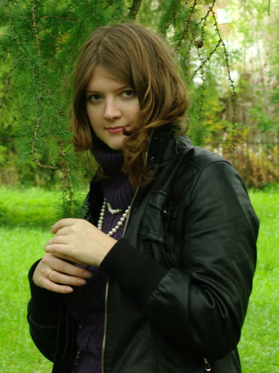 Не очень актуальная фотка, но мне нравится, я здесь дерзкая, уверенная, пусть все получится, что вселенная задумала для меня, я ищу свой путь изо всех сил!