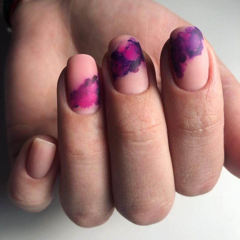 Как делается китайская роспись на ногтях?