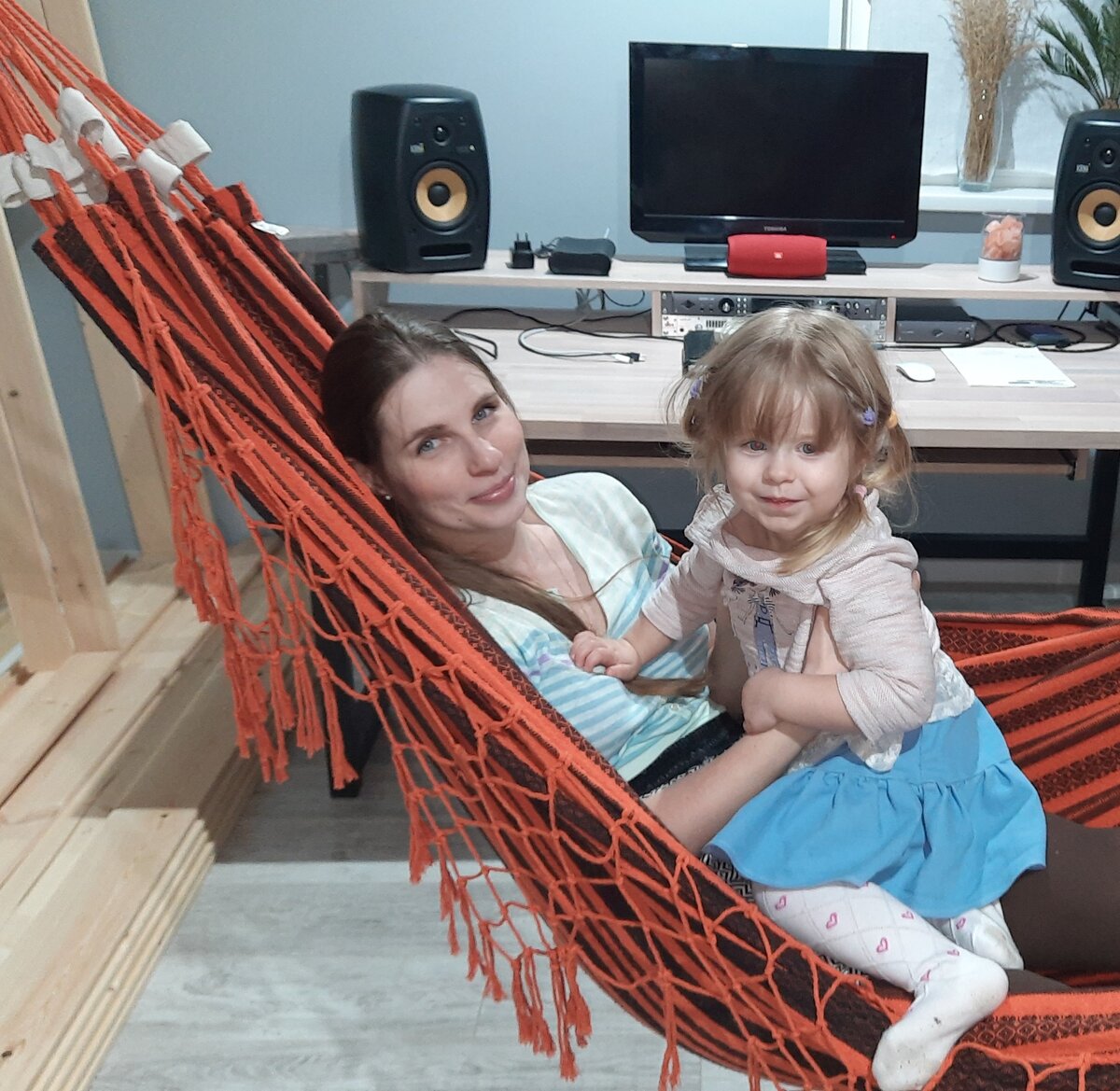 в гостях качаемся в гамаке