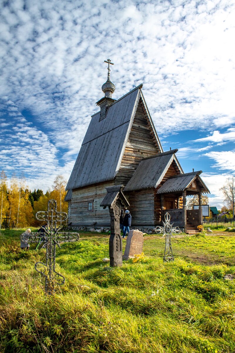 Деревянная Воскресенская церковь
