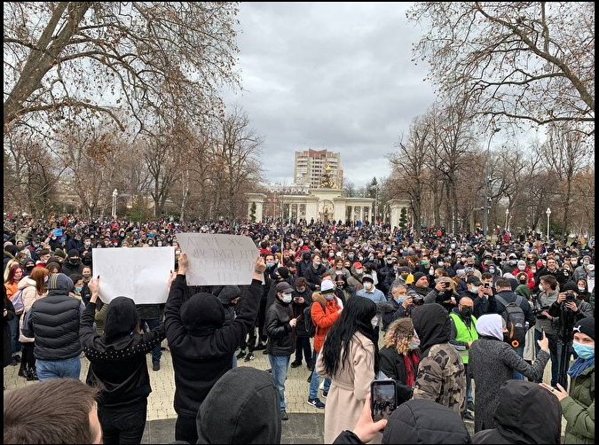 Самые масштабные несанкционированные акции протеста в поддержку Алексея Навального проходили в Краснодаре 23-го января, по разным оценкам от 5 до 10 тысяч человек (изображение взято из открытых источников)