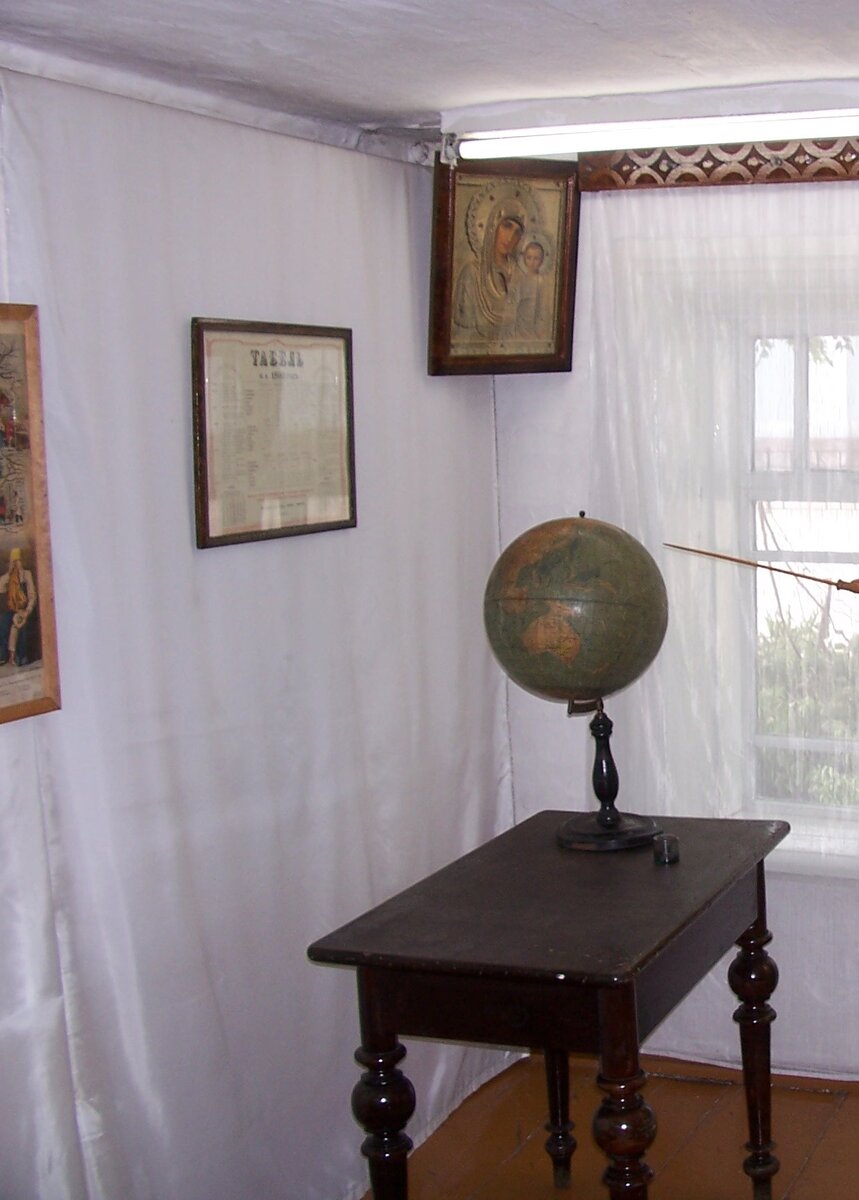 В учебном классе.