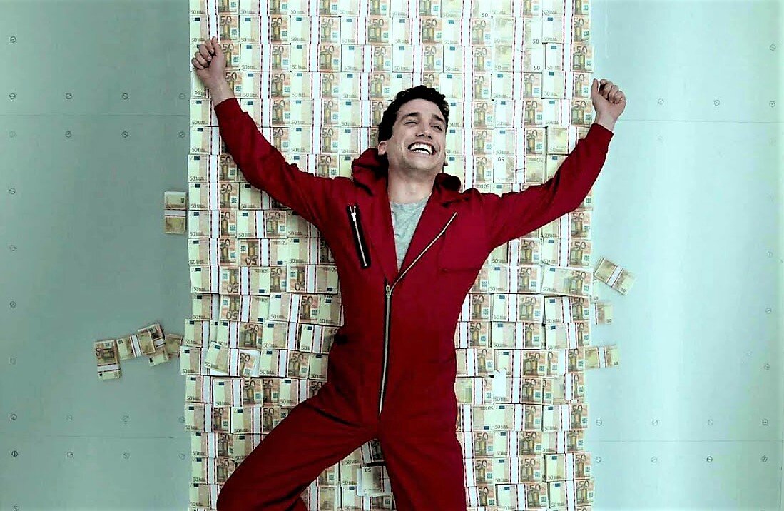 деньги. моргенштерн с деньгами. текст песни не малышка. моргенштерн 2022. много денег.