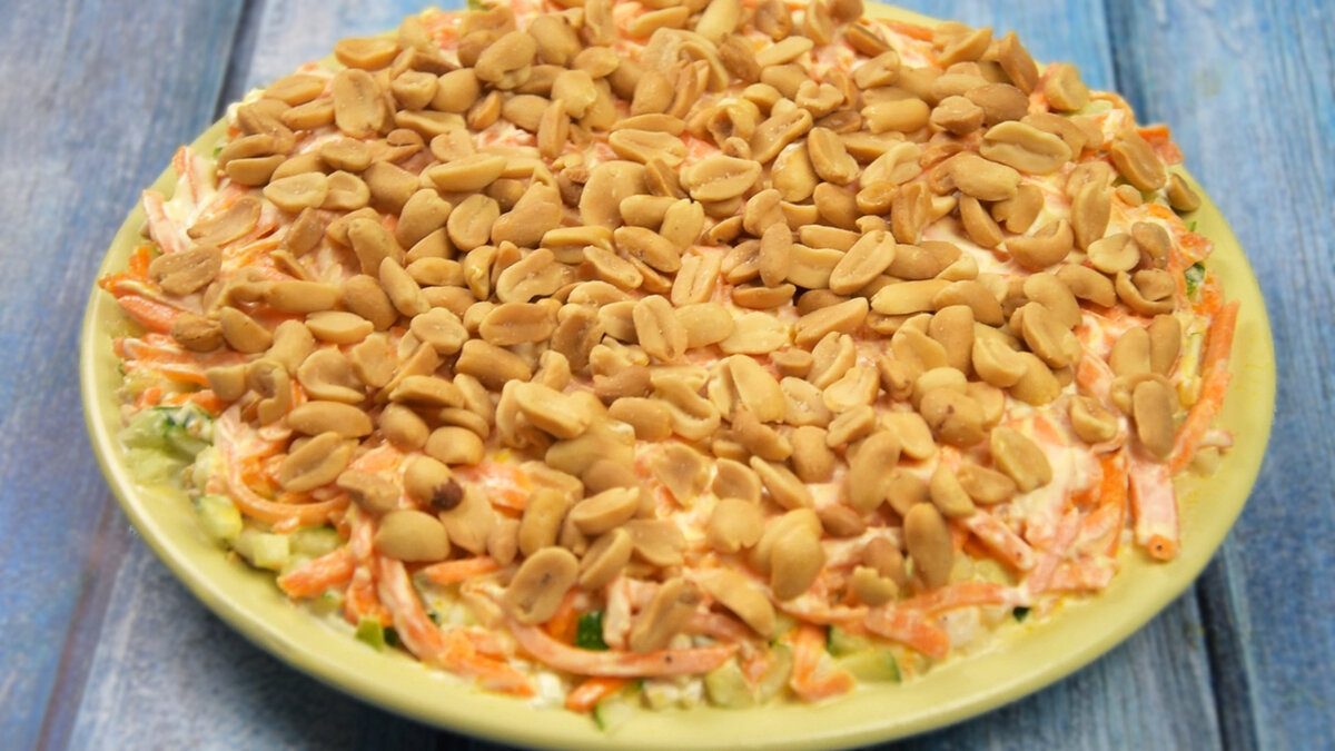 Салат с арахисом. Салаты с арахисом рецепты. Салат с арахисом. Салат с арахисом. Салат с курицей и арахисом.