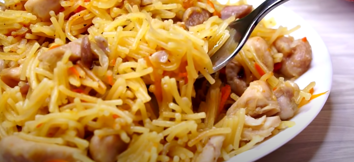 Плов из вермишели. Паста плов. Паста плов. Макарон палов. Рис в томатном соусе.