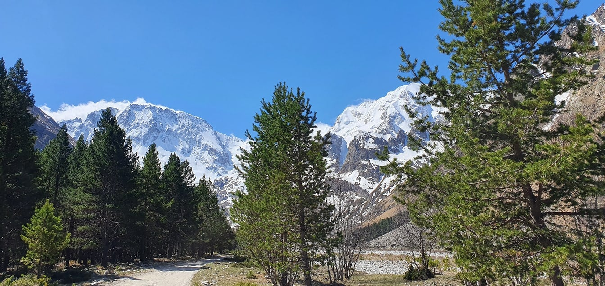 Подножие мать горы УЛЛУ-ТАУ