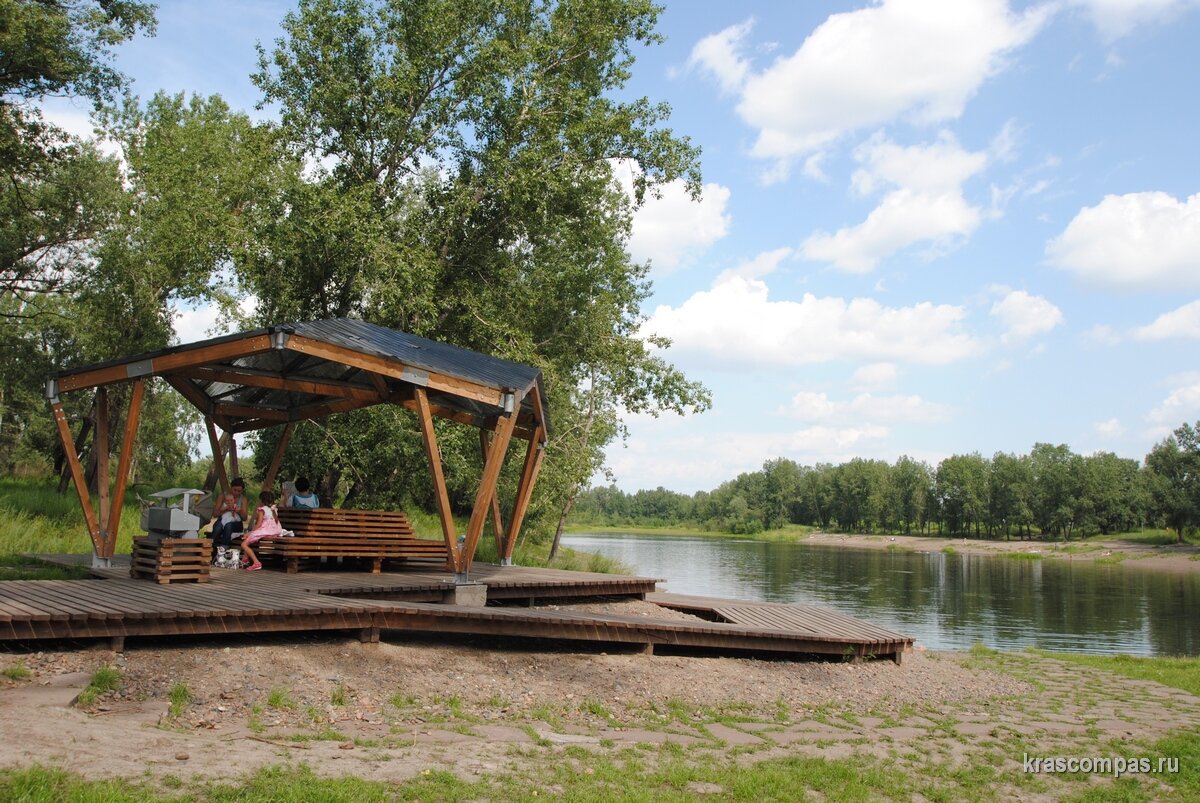 о.Татышев, одна из беседок около озера