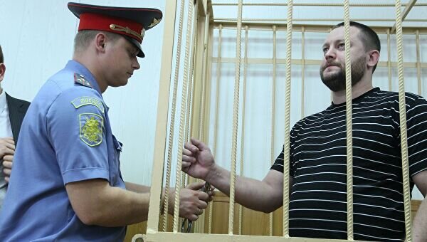 Юрий Зарудский осужденный за причинения увечья .Всем троим фигурантам дела о нападении предъявлено обвинение по ч. 3 ст.111 УК РФ /"Умышленное причинение тяжкого вреда здоровью группой лиц по предварительному сговору"/. Она предусматривает наказание в виде лишения свободы сроком до 12 лет.