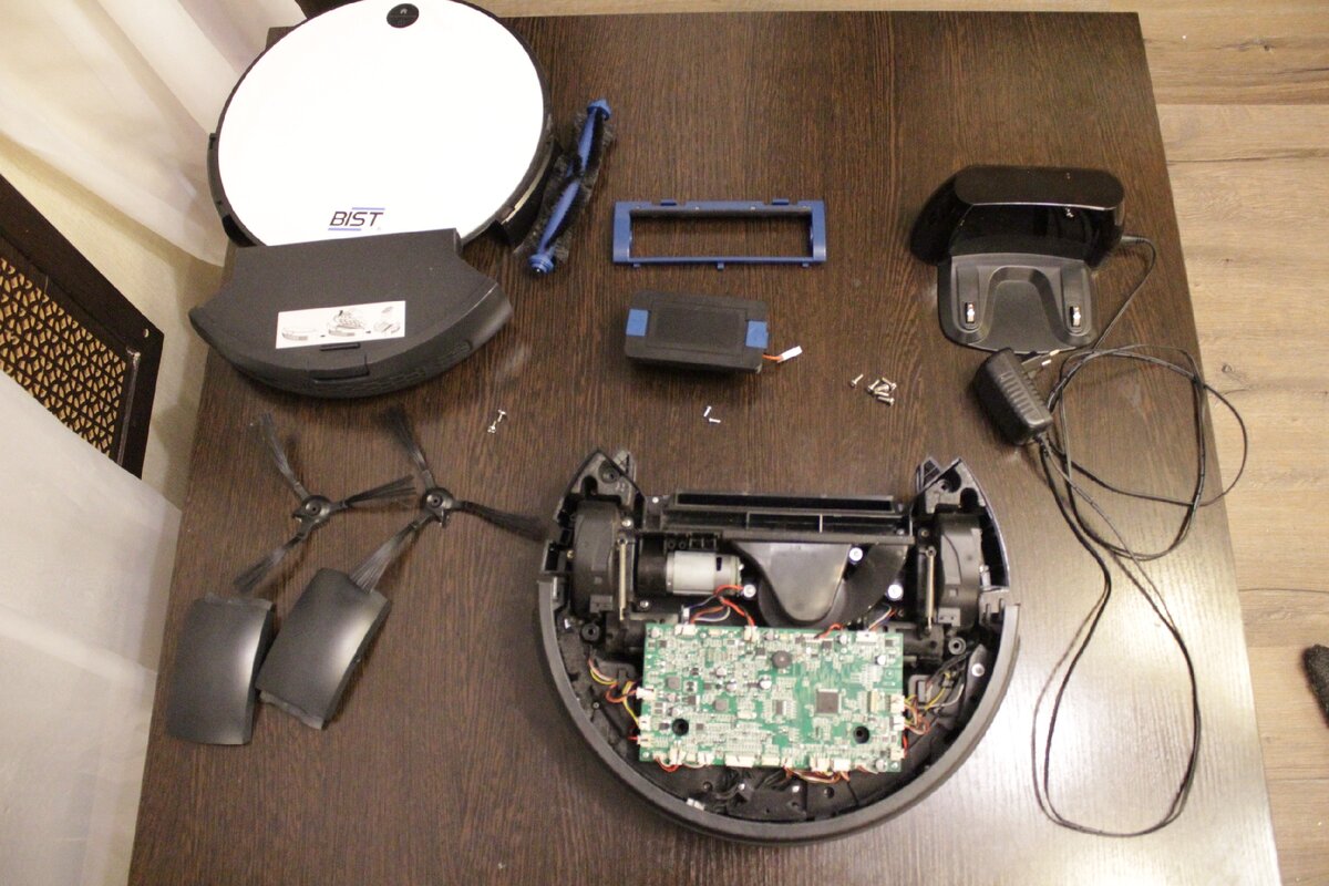 Видно что на плате есть не распаянные детали, просто соответствует  своей цене