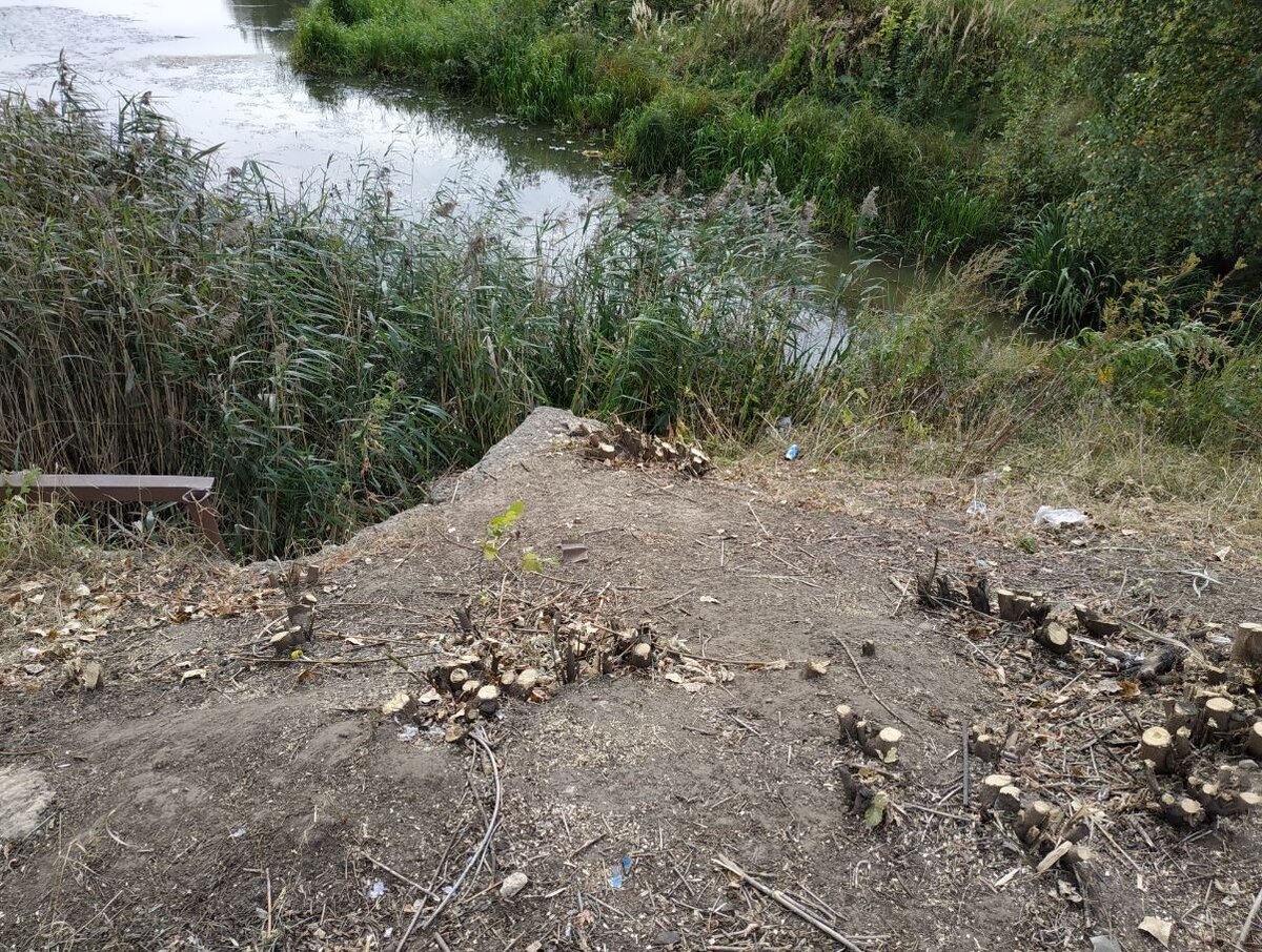 это в городе было сфотографировано, но в походных условиях такие канавы попадаются