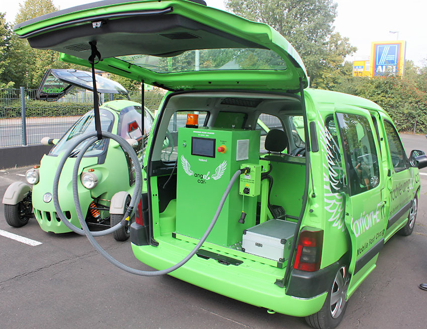 Электромобили в москве. Зарядка электромобилей Charging Station. Volkswagen Electric car charge. Ларгус ev электромобиль. Schneider Electric электрозаправка.