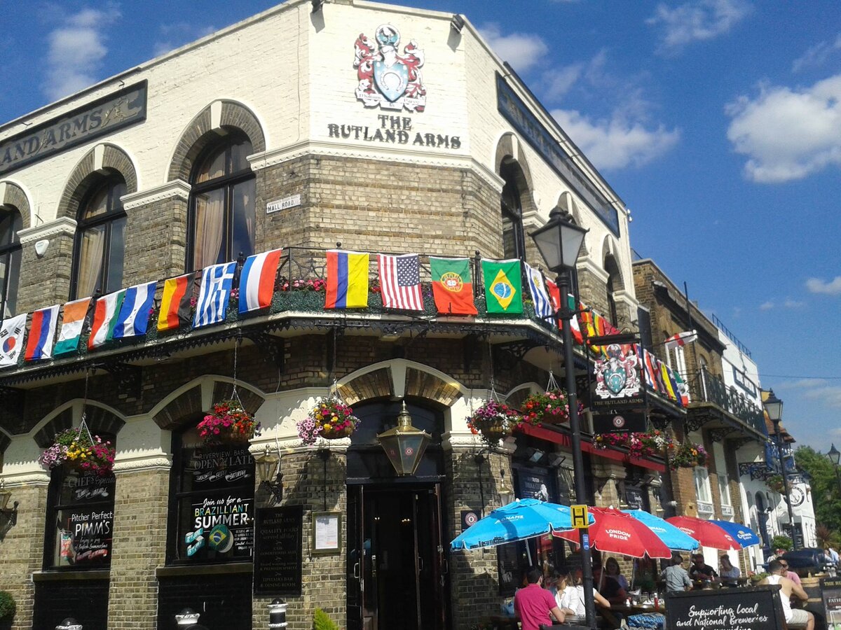 Так украсили паб к Чемпионату Мира в 2014 году