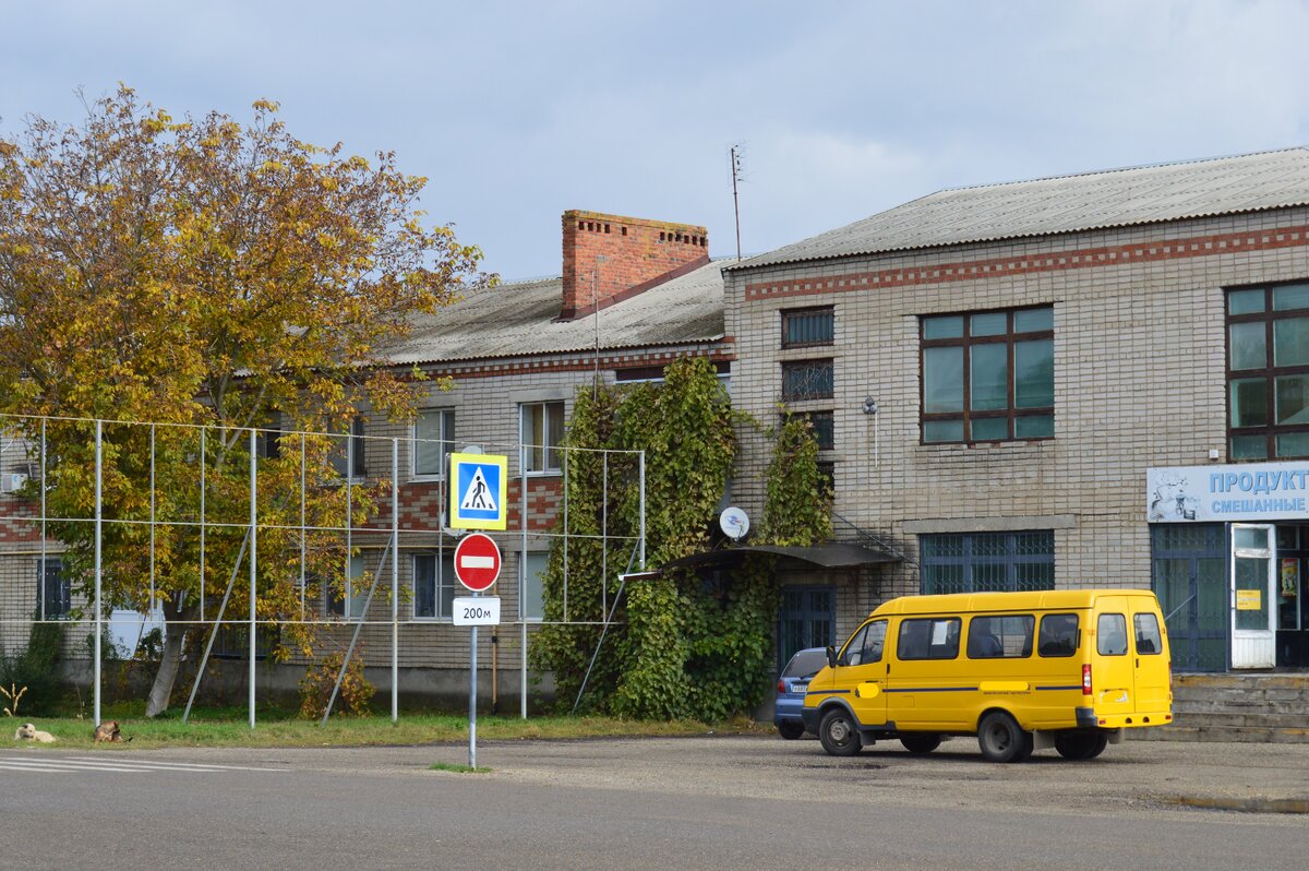 Фото автора. 28.10.2022. Станица. Микроавтобус.
