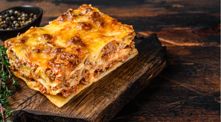Лазанья классическая с мясным рагу в стиле болоньезе 