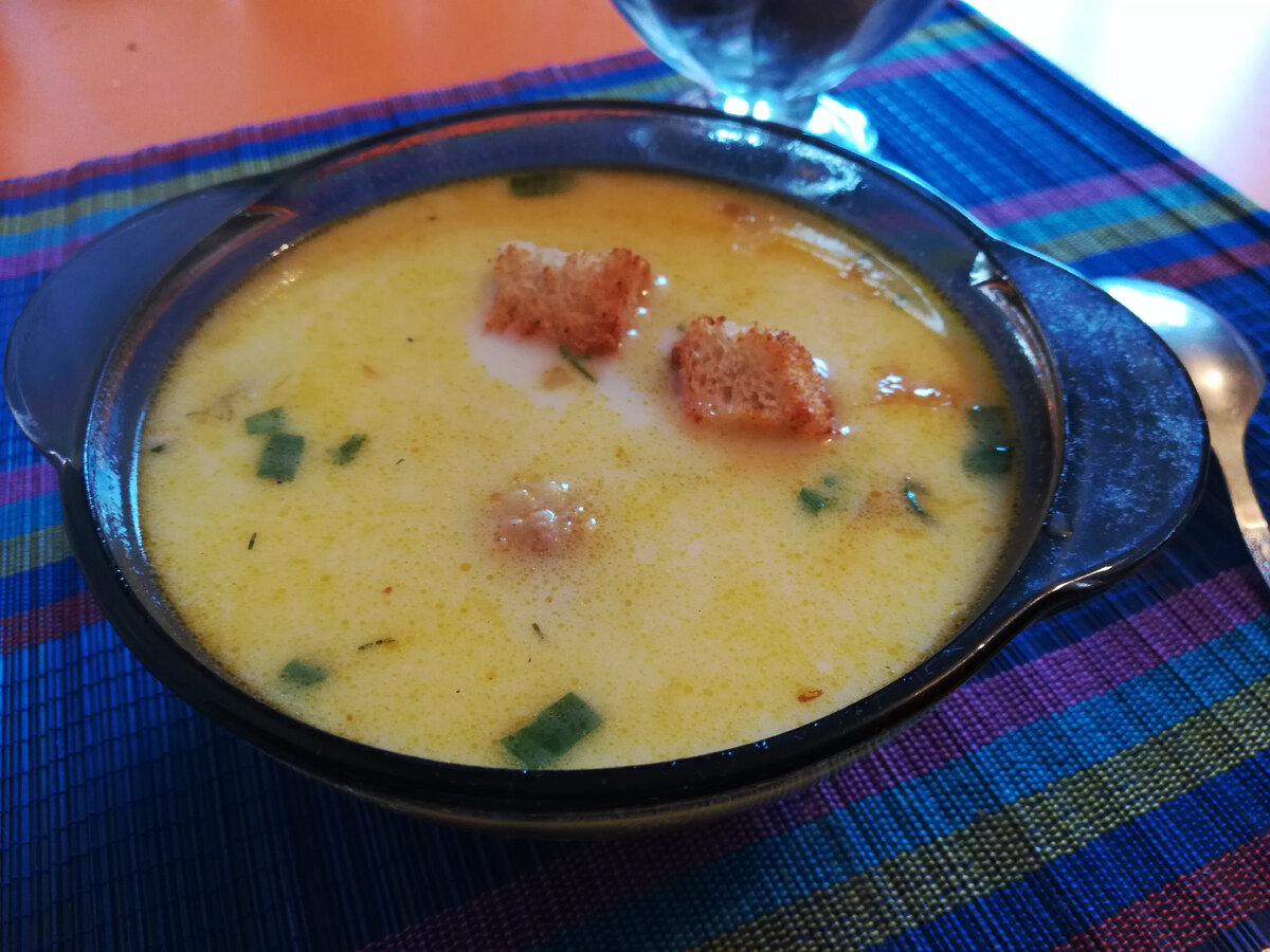 Простой куриный суп с цветной капустой и плавленым сыром: рецепт с фото