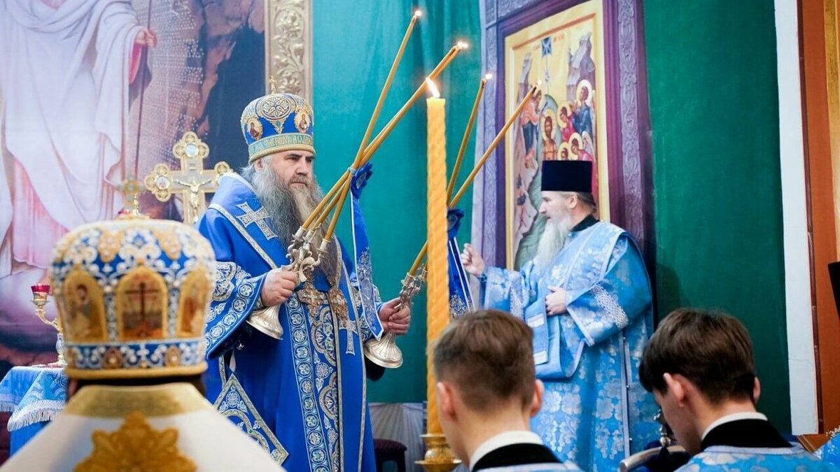    7 декабря митрополит Нижегородский и Арзамасский Георгий совершил Божественную литургию в военном госпитале. Во время мероприятия он рассказал, как не нарушить заповедь «Не убий» во время военных действий. Информация опубликована на сайте епархии.