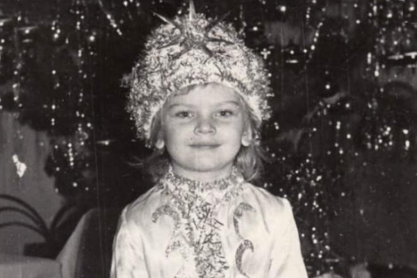 Елена в детстве 