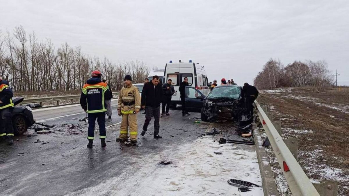    В массовом ДТП под Саратовом погибли 2 и пострадали 5 человек Новости Саратова и области – Сетевое издание «Репортер64»