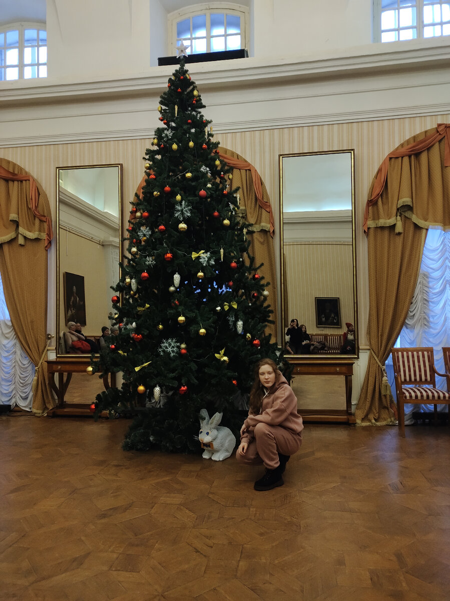 Нас проводили по залам "административного здания" Вологодского Кремля.