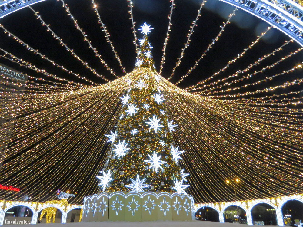 Внутри шатра