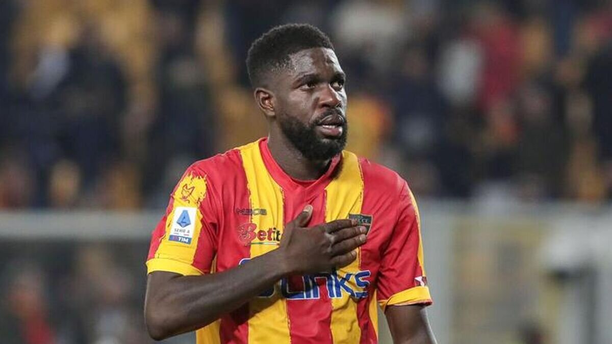    Защитник "Лечче" Самуэль Юмтити в матче Серии А© пресс-служба клуба "Лечче"