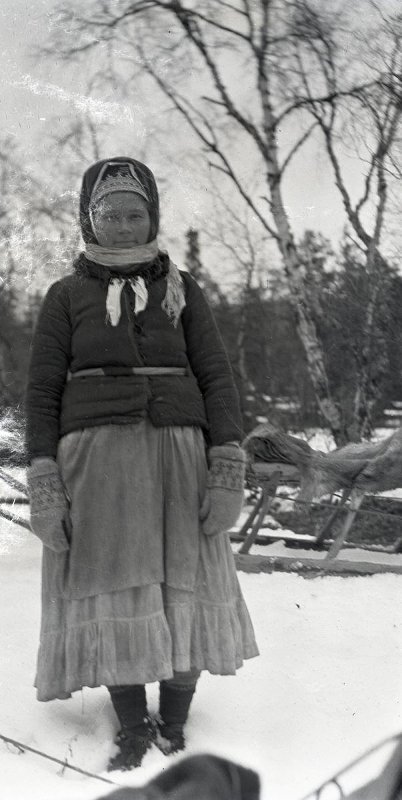 Ямщик - лопарка на строительстве Мурманской железной дороги. 1915 г. "Национальный музей Республики Карелия"