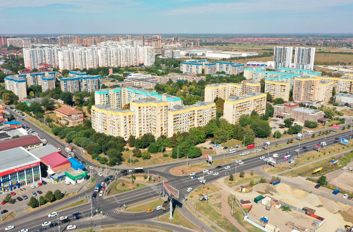 Вид на микрорайон "ЭНКА" (микрорайон "Жукова"). Съемка осень 2022 года.