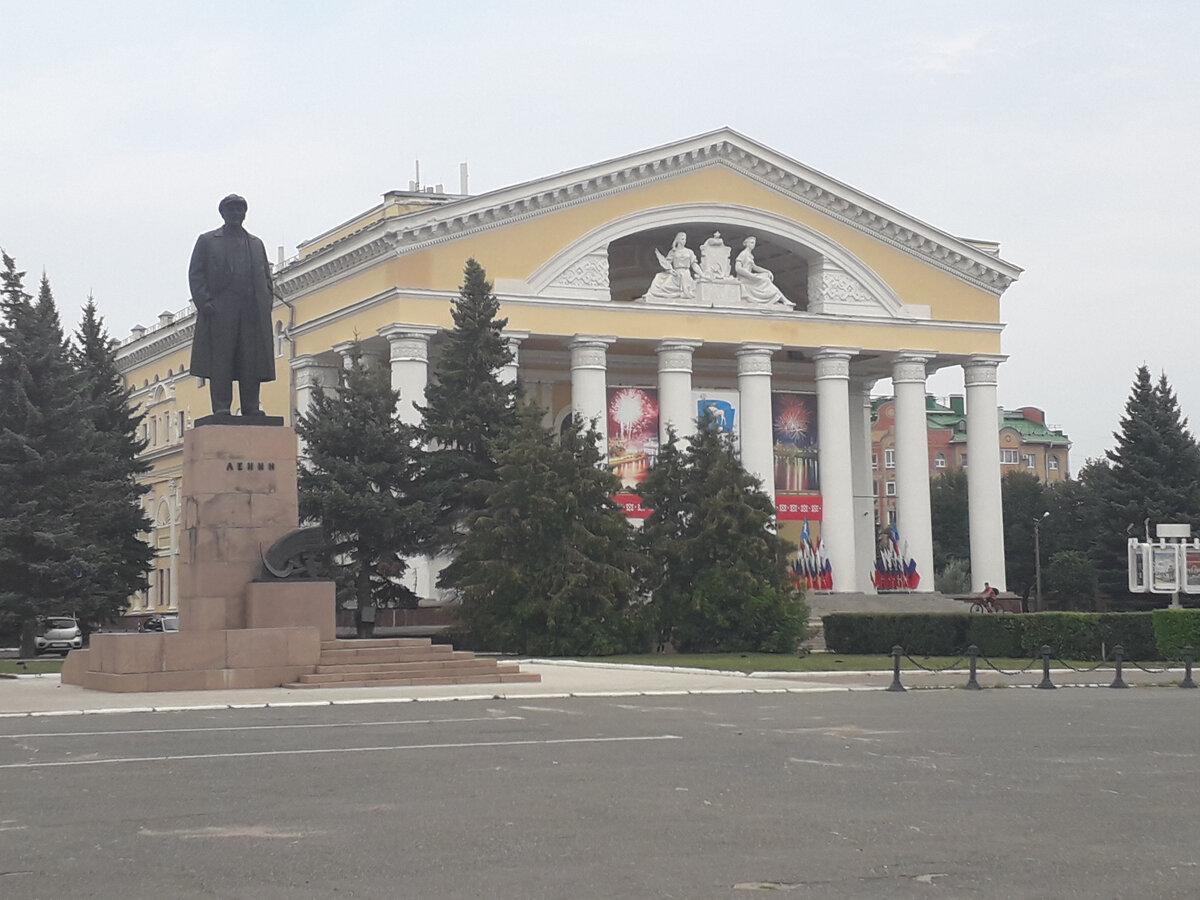 Проспект ленина йошкар ола. Площадь Ленина Йошкар-Ола. Памятник Ленину (Йошкар-Ола). Театр имени Шкетана Йошкар-Ола. Марийский национальный театр драмы им. м. Шкетана.