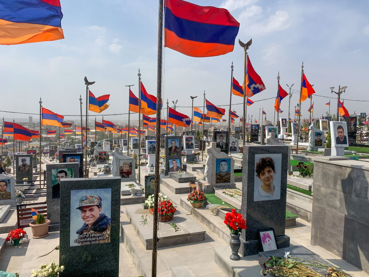 Царьград последние новости войны на сегодня. Ераблур Армения. Ераблур Армения кладбище. Армения в январе.