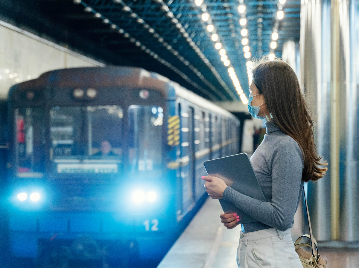 https://ru.freepik.com/free-photo/young-woman-waiting-in-a-subway-station-with-a-tablet_13909200.htm#query=метро&position=6&from_view=search&track=sph