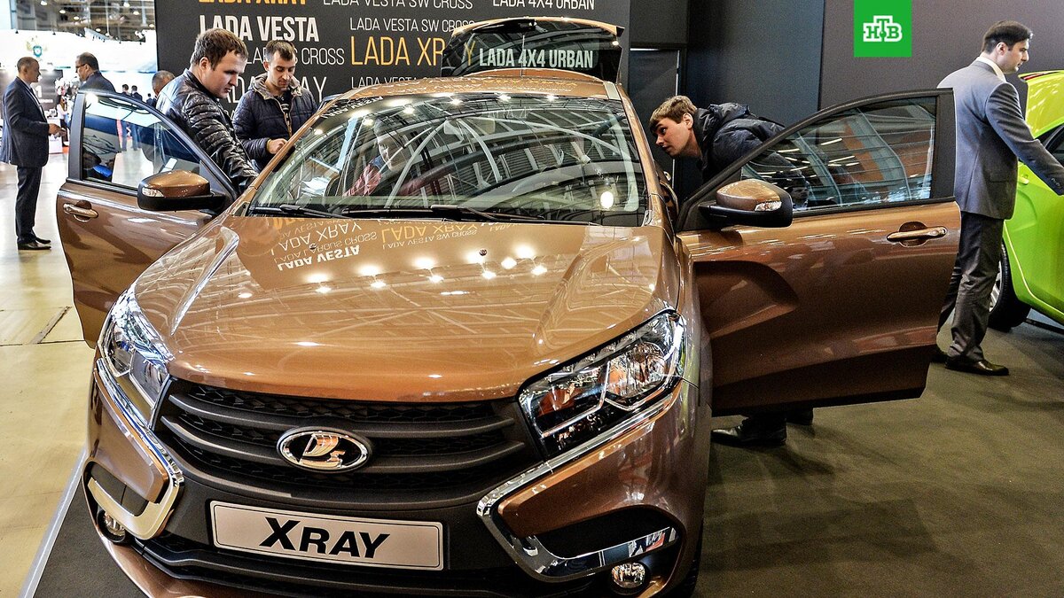 В российских автосалонах закончились автомобили Lada Xray | НТВ: лучшее |  Дзен