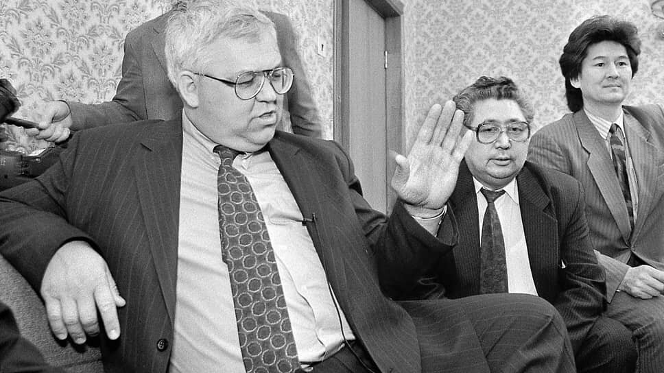 Фото: Алексей Куденко / Коммерсантъ📷Сергей Терещенко (слева) в 1994 году