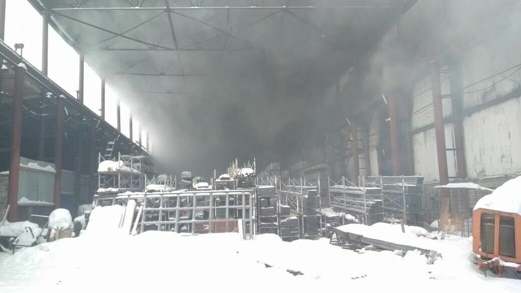     В Казани сегодня днем произошел пожар на складе и в автосервисе на улице Архангельская. Первыми густой черный дым заметили местные жители, которые думали, что возгорание идет от порохового завода. Подробности — в материале Inkazan.