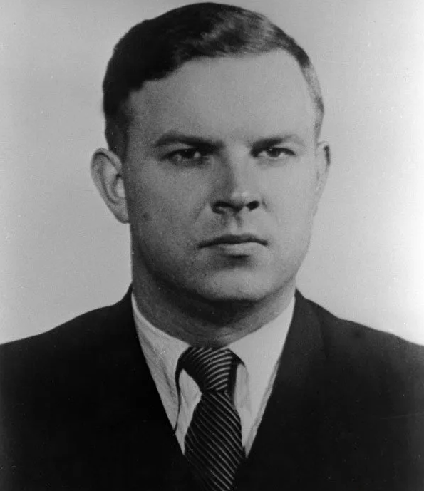 В.Е.Семичастный (1924-2001). Источник фото - http://vestnikk.com/uploads/posts/2018-11/1543004322_1.jpg