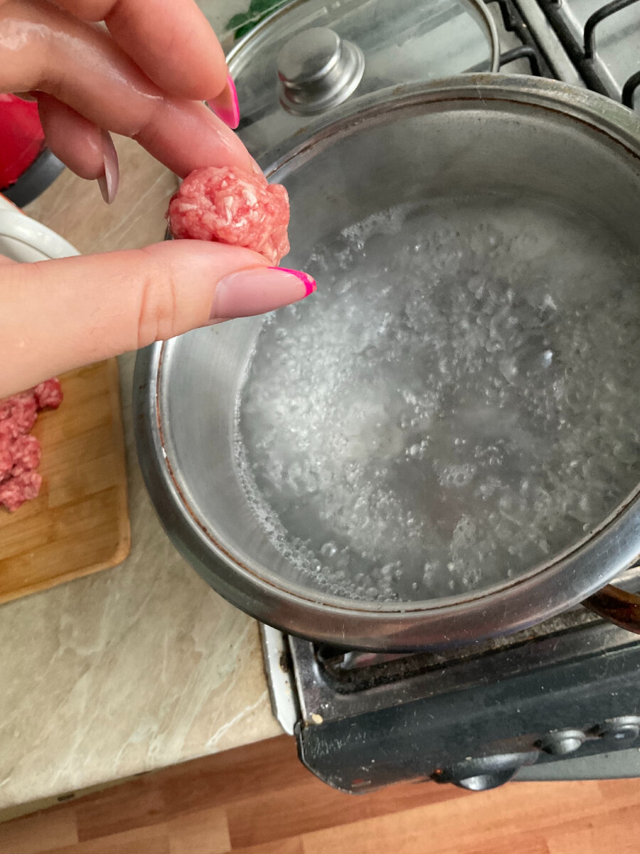 Отправляем их в кипящую водицу