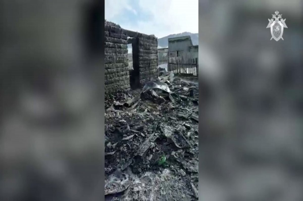   Всё, что осталось от дома после пожара.