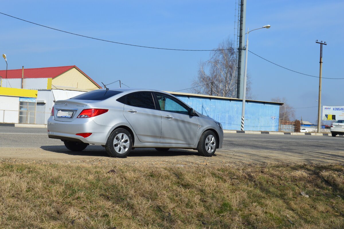 Фото автора. 03.03.2023. Здесь форсунки тоже имеются. Работают на бензине. Трамблёр и карбюратор отсутствует. Инжектор, называется.