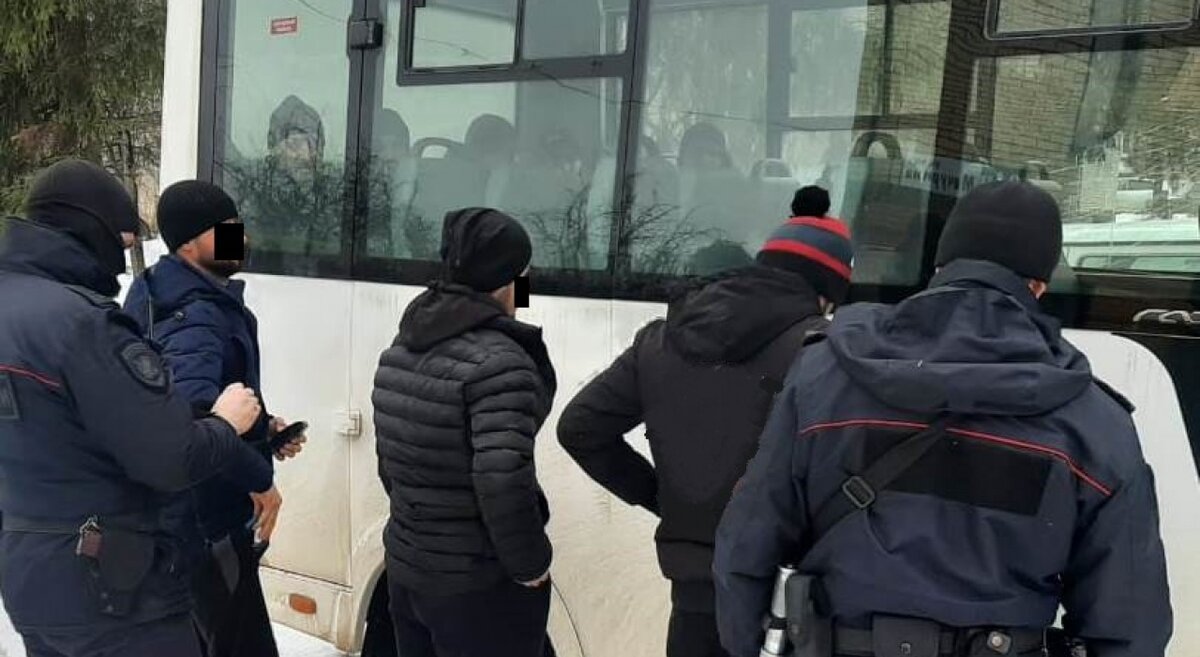    В Обнинске опять усиленные наряды полиции патрулировали улицы и проверяли места возможной концентрации лиц, склонных к совершению правонарушений. Елена Французова