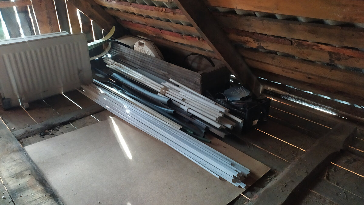 Фрагмент прибранного чердака