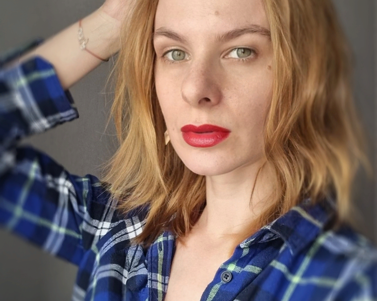 Здесь на мне только карандаш для губ. Какой? Расскажу по ходу повествования... 