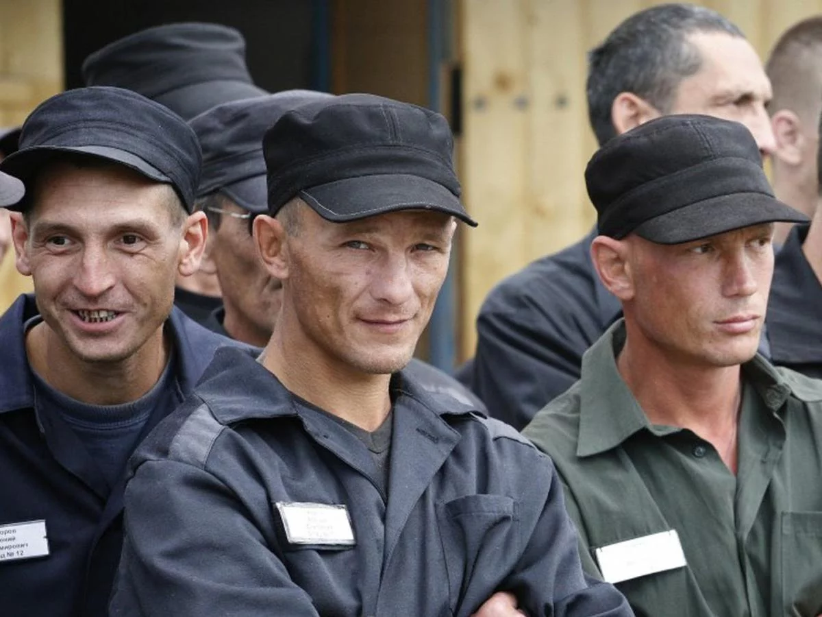 Назвали уголовником. Тюремная кепка. Зоновская кепка. Места лишения свободы. Уголовники.