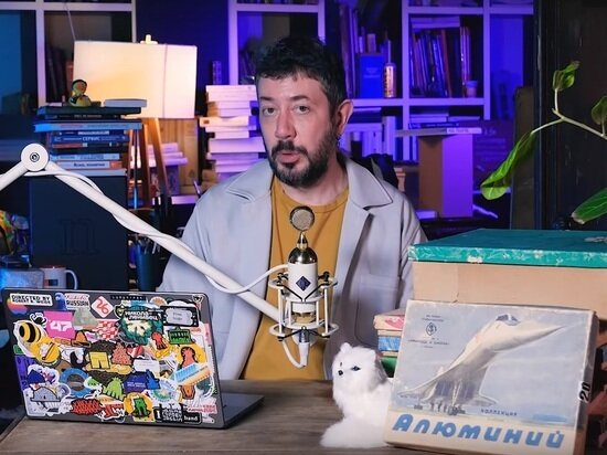     кадр из видео со страницы артемия Лебедева ВК