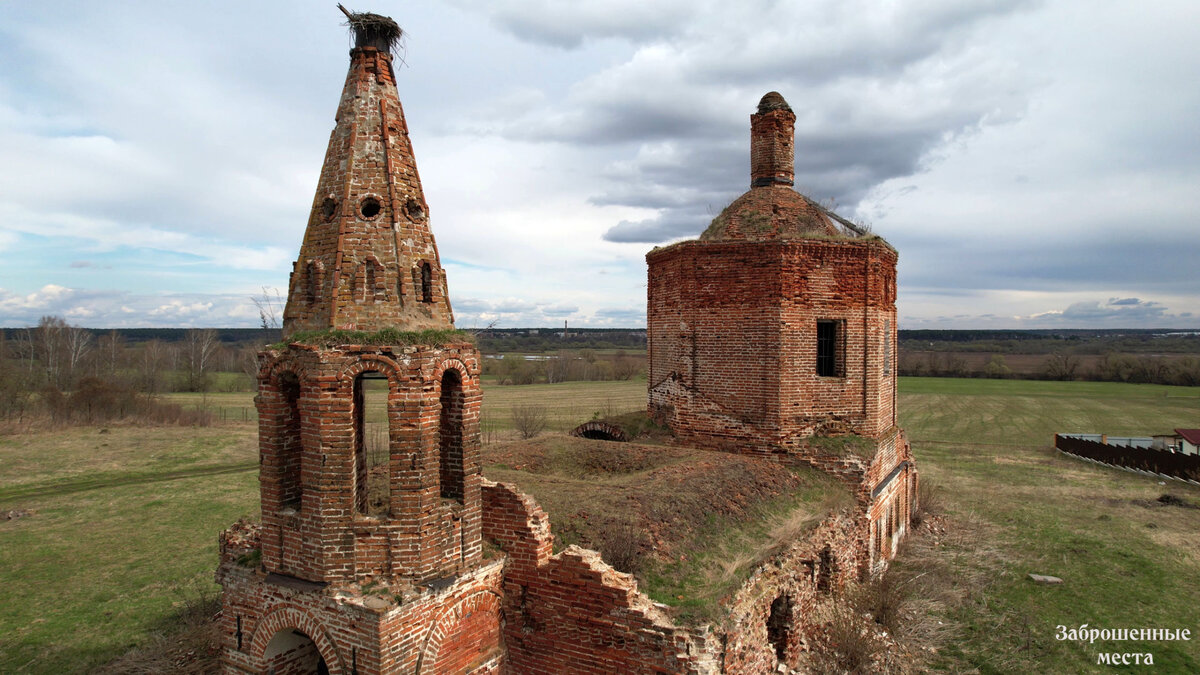 Село Троицкое заброшенная деревянная Церковь