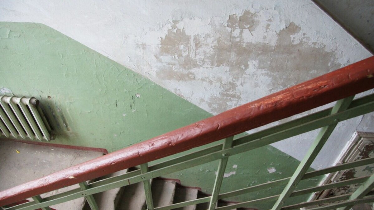     В Кукморском районе из-за протекающей крыши входных групп наказали управляющую компанию «Ремстройсервис». Об этом сообщила пресс-служба прокуратуры Татарстана.