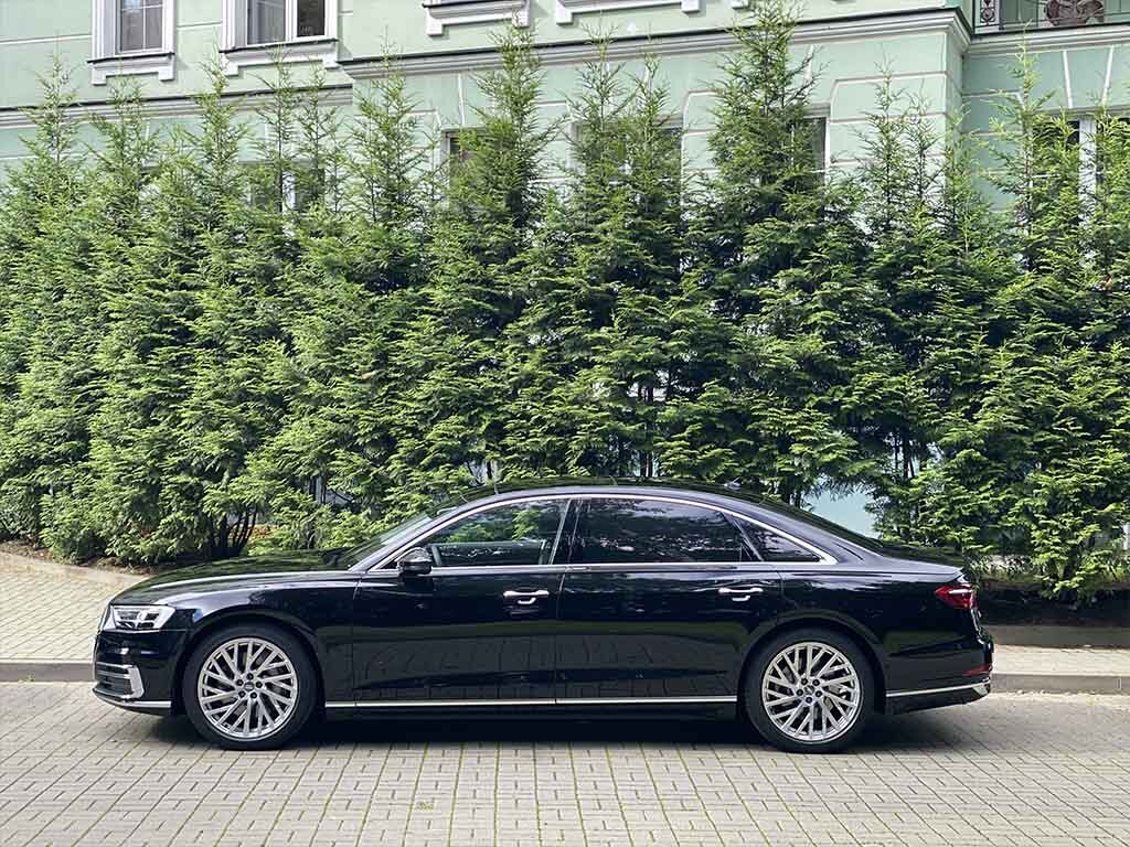 Фото из поселка. У Антона Ауди попроще =) 