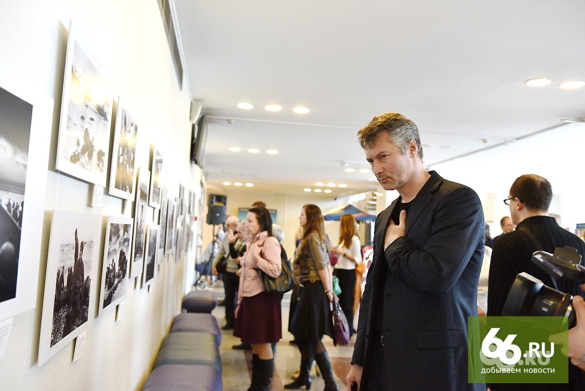 Организаторы выставки — консульства Великобритании и США в Екатеринбурге. Фотографии рассказывают о жизни во время войны на британском, французском и итальянском фронте. Отдельный блок — Советская армия во время Великой Отечественной войны.