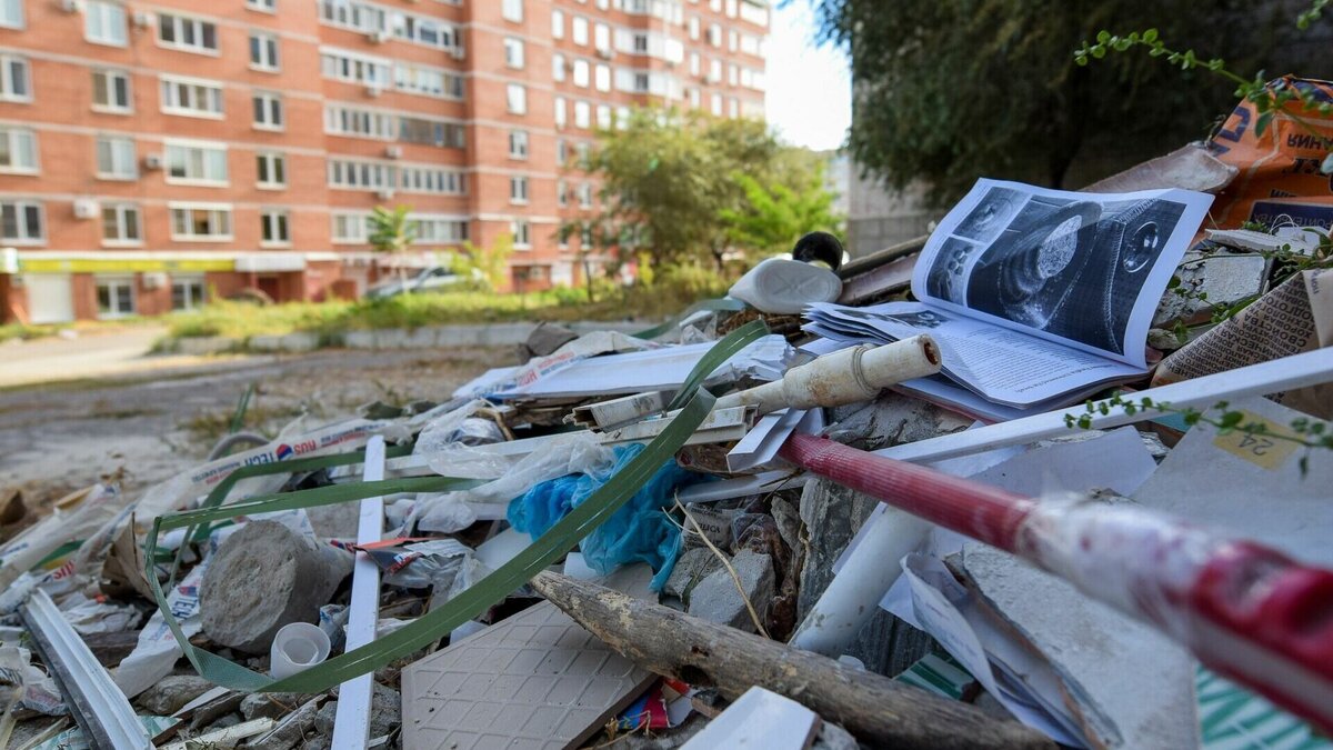     В пресс-службе ДВФУ объяснили, почему произошла утечка сточных вод, в которых студенты разглядели не только отходы жизнедеятельности, но даже бумагу и презервативы.